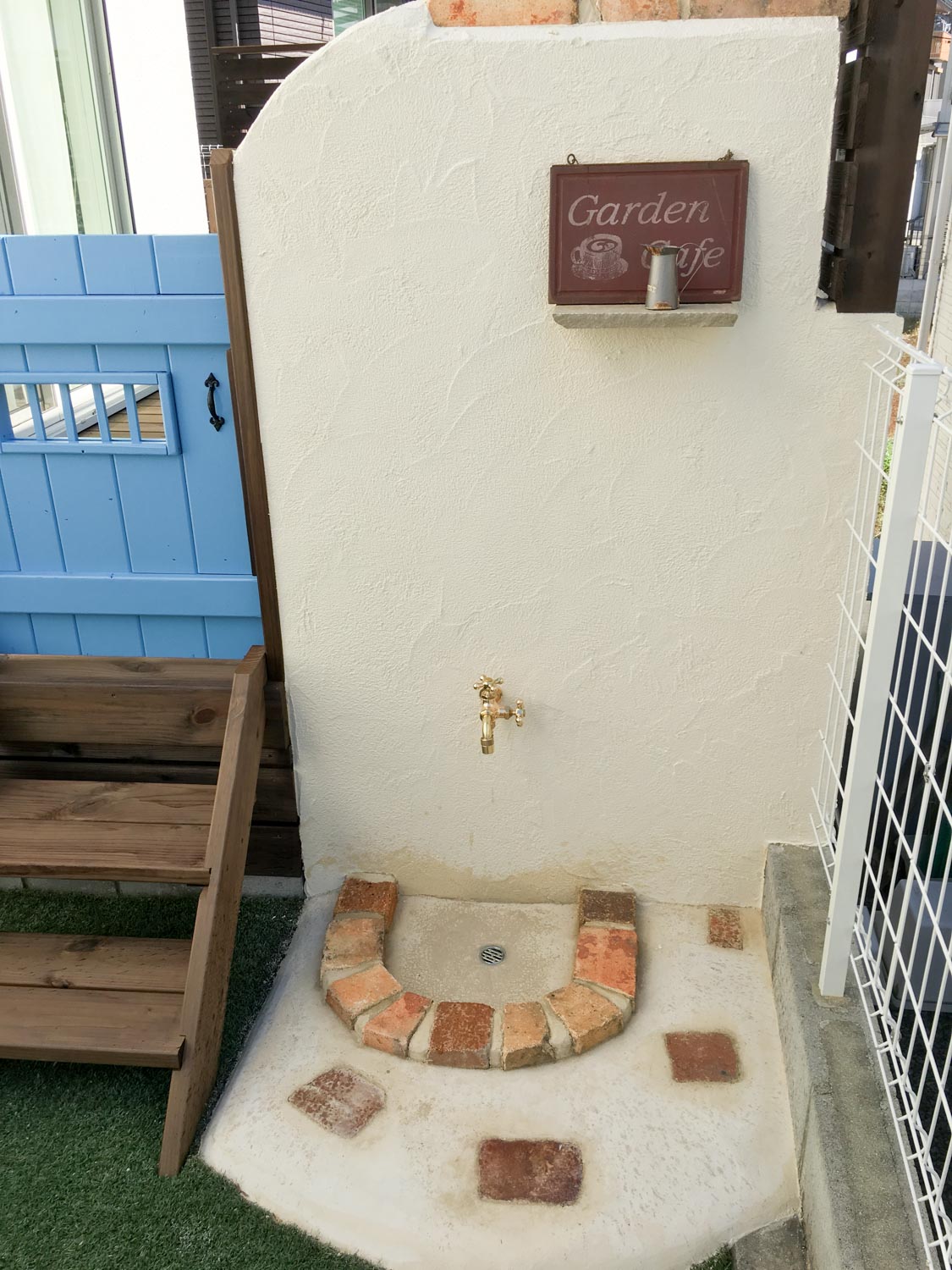 家族のためのプライベートウッドデッキ