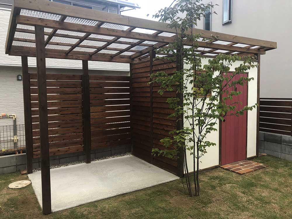 敷地の有効活用と快適なリビングライフのための遮蔽のためのリフォーム