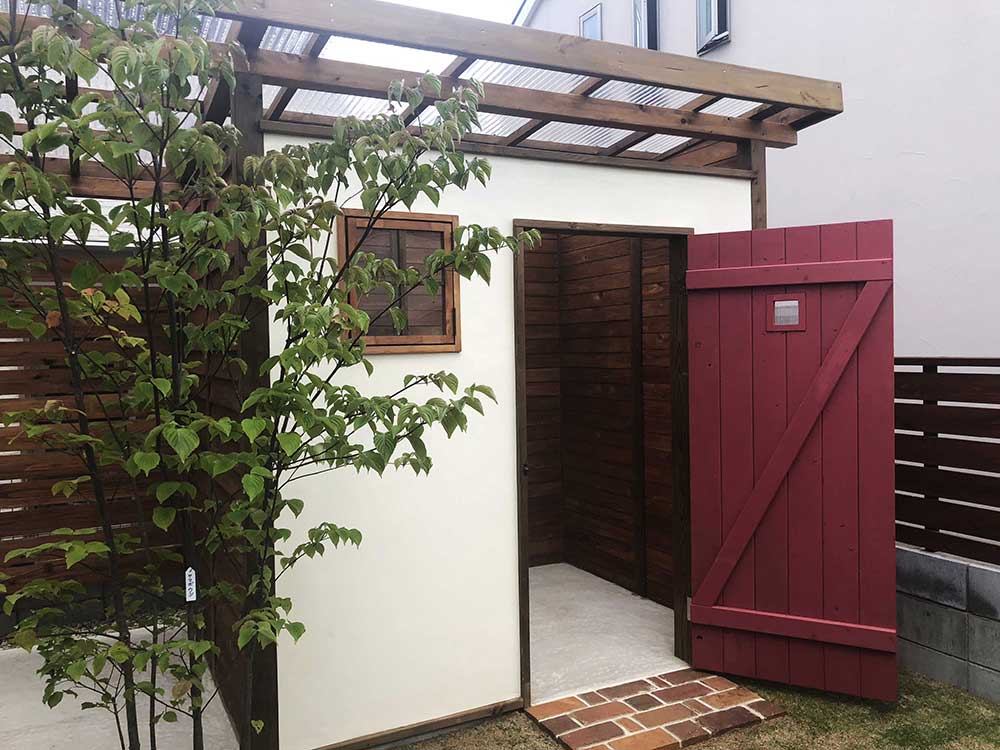 敷地の有効活用と快適なリビングライフのための遮蔽のためのリフォーム