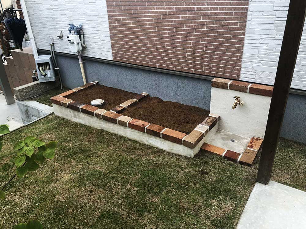 敷地の有効活用と快適なリビングライフのための遮蔽のためのリフォーム