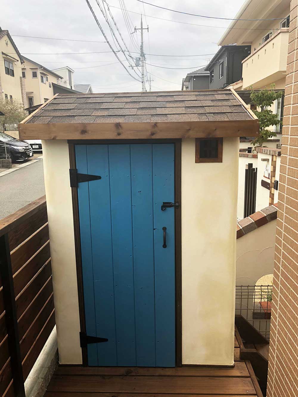 敷地の有効活用と快適なリビングライフのための遮蔽のためのリフォーム