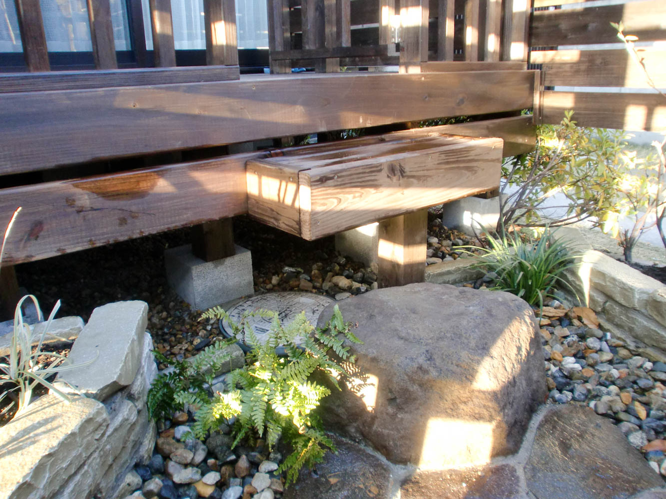 ペットも喜ぶ落ち着いた小さなお庭