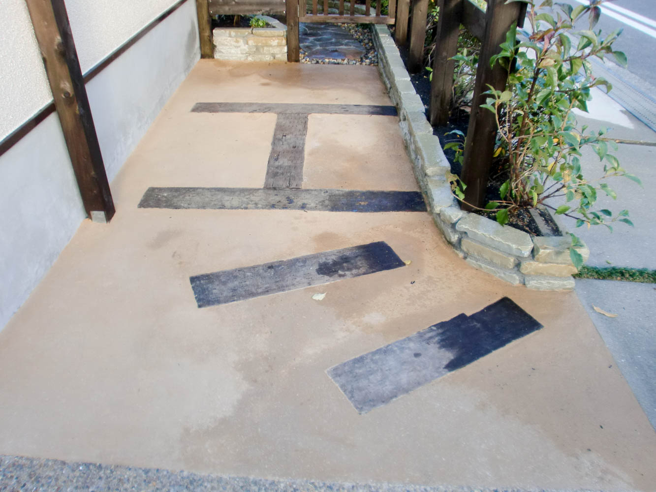 ペットも喜ぶ落ち着いた小さなお庭