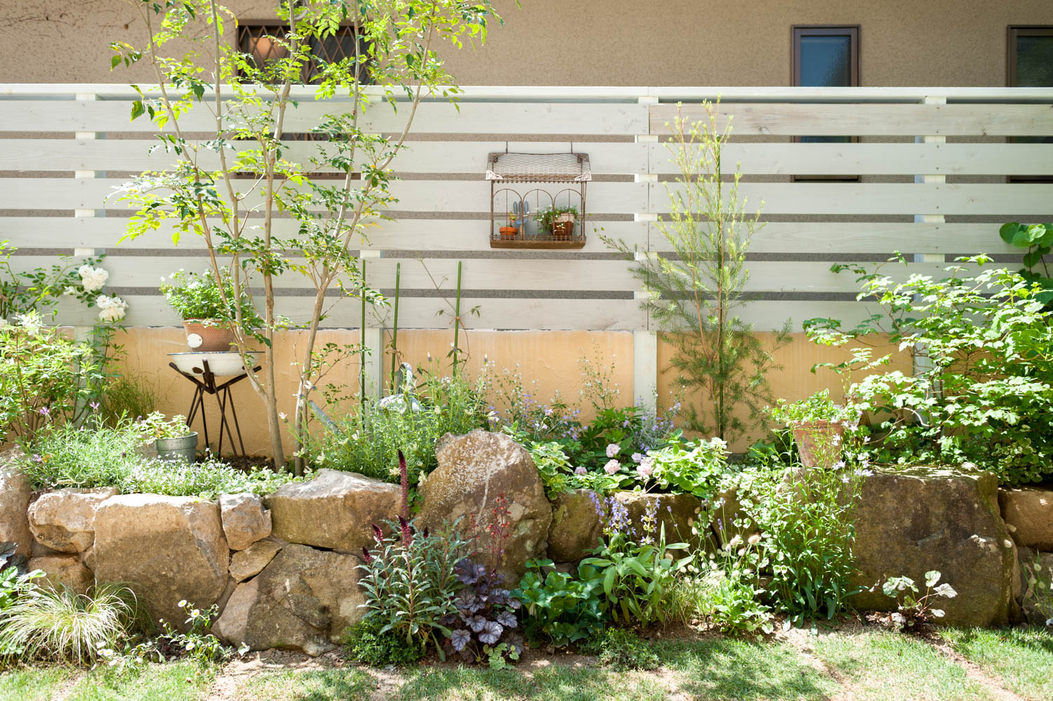 フィトライフのウッドフェンス・花壇・石組み