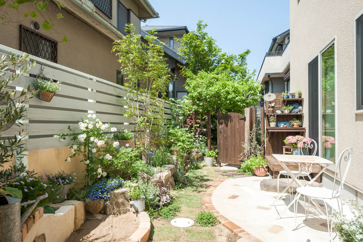 和風の庭を雑貨屋さんの可愛い庭に全面リフォーム