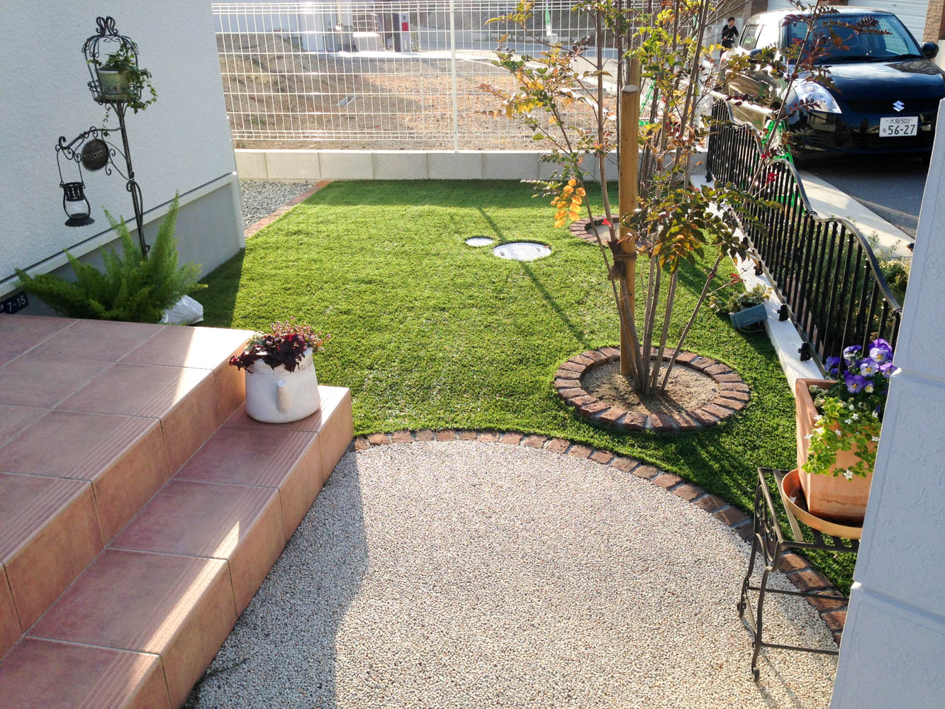 無機質な庭をナチュラルテイストの庭にリフォームの施工前