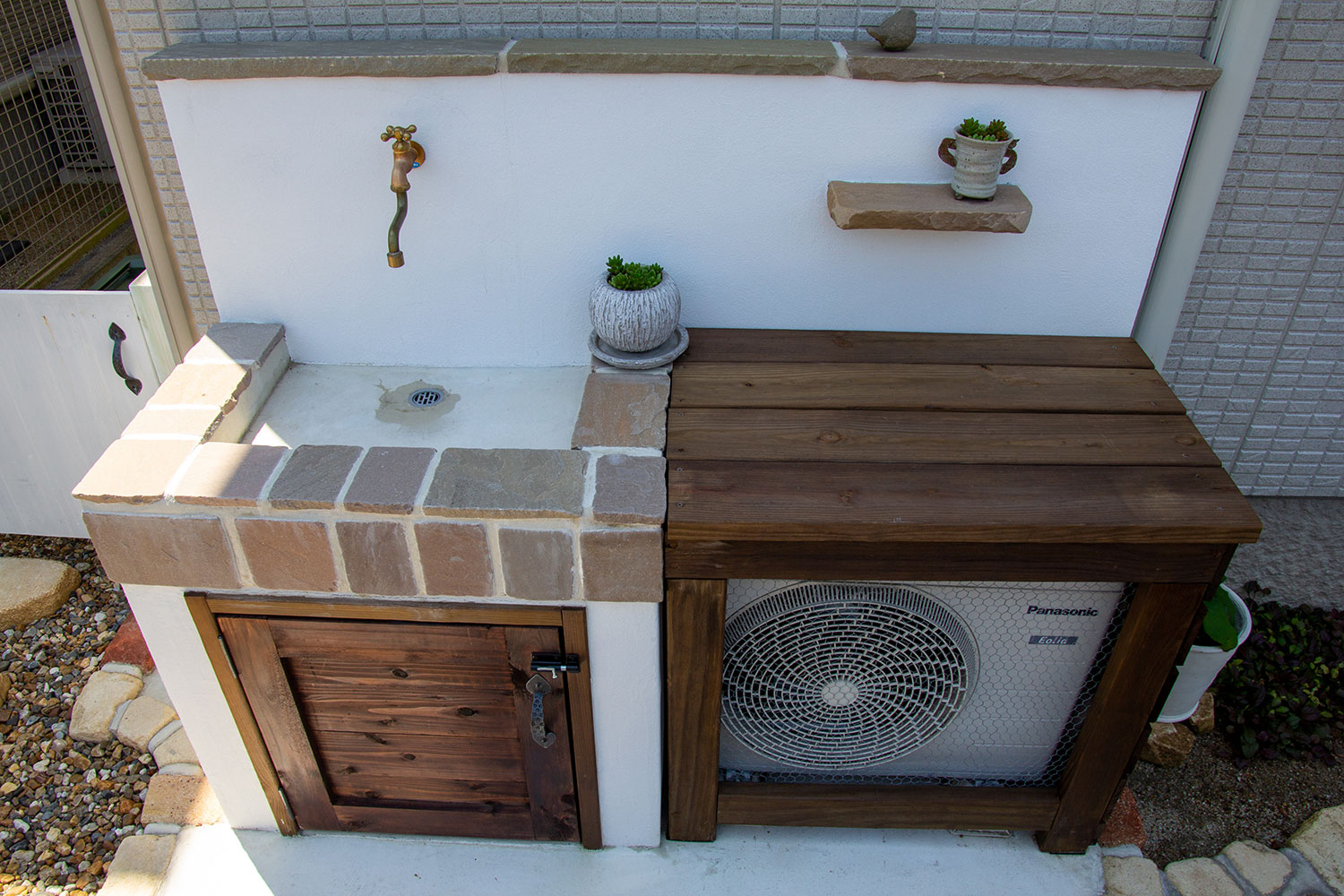 室外機カバーとシンクを一体化