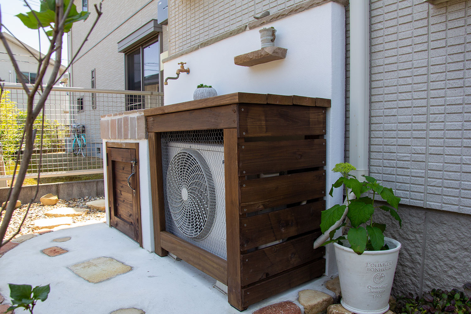 室外機カバーとシンクを一体化