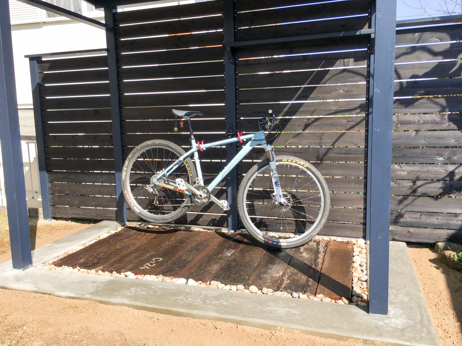 物置を自転車小屋にリフォーム