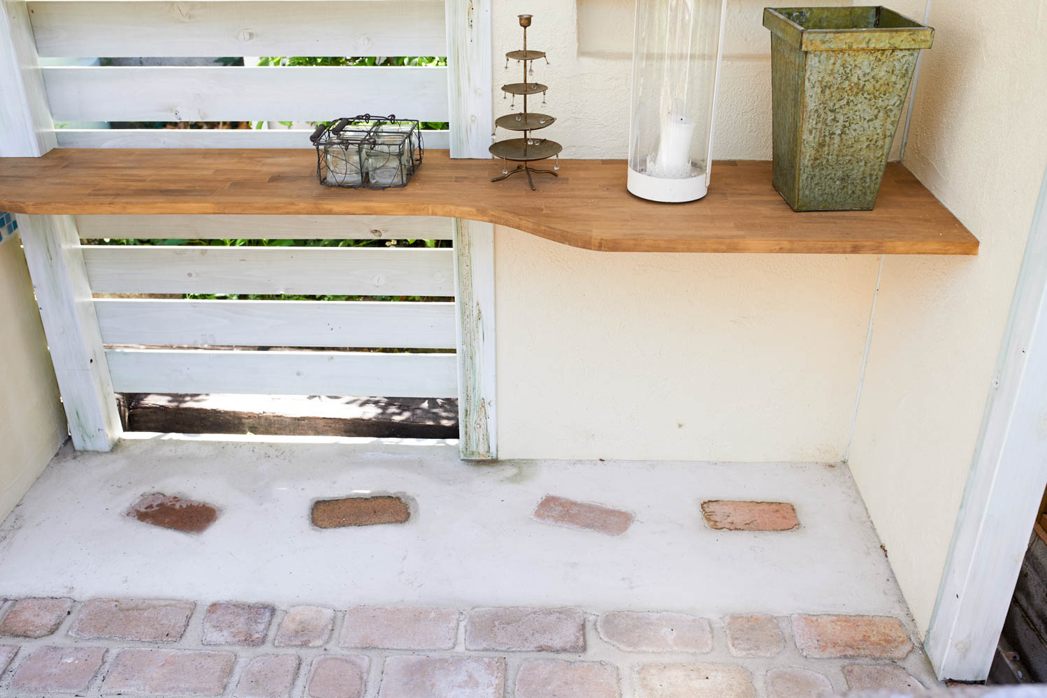 ハーブ園の一角にミニキッチンを作るリフォーム