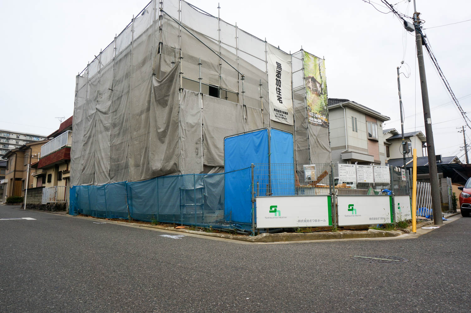 子ども達が思わず通り抜けたくなる門柱