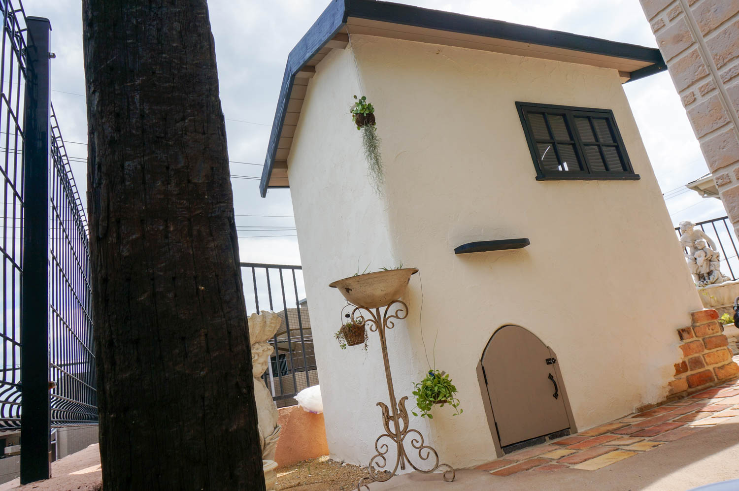 フィトライフの大人テイストの小さな庭小屋（側面）