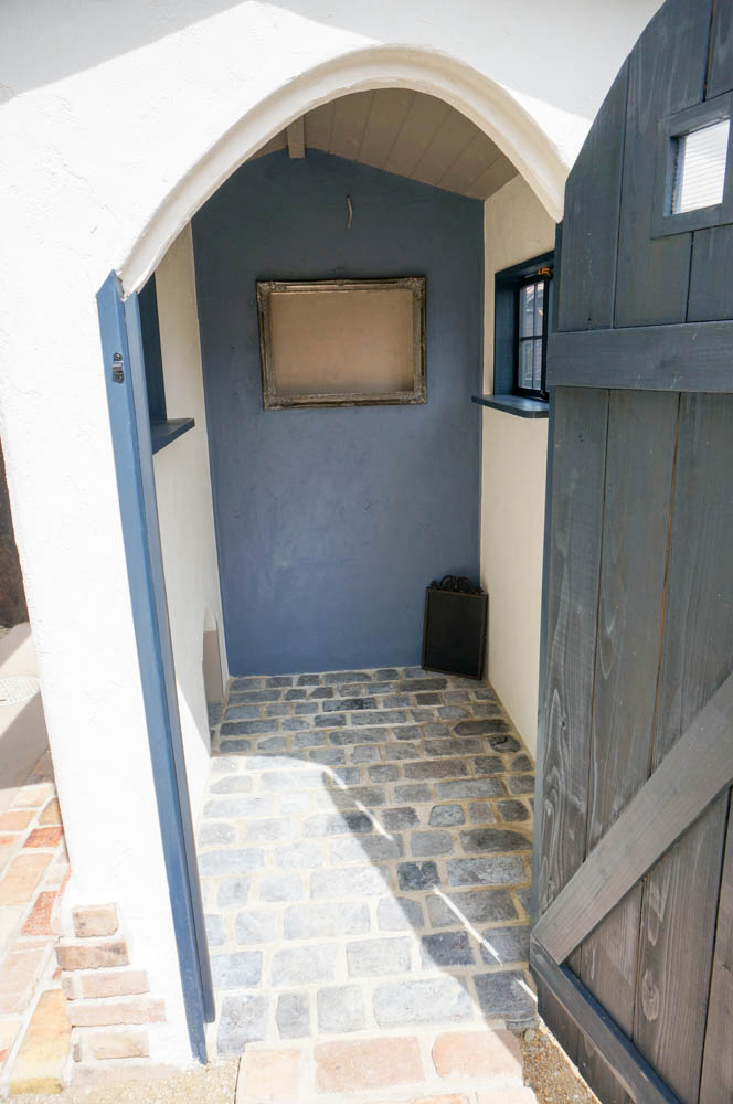 フィトライフの大人テイストの小さな庭小屋（室内のレンガ張り）