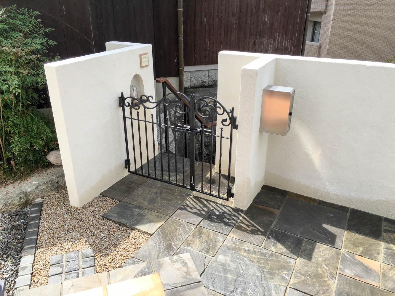 既存の木々を残しながら使いやすい庭へとリフォーム