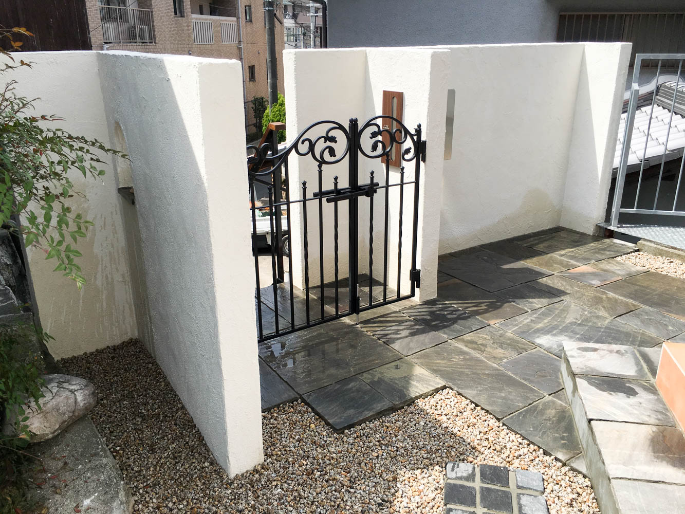 既存の木々を残しながら使いやすい庭へとリフォーム