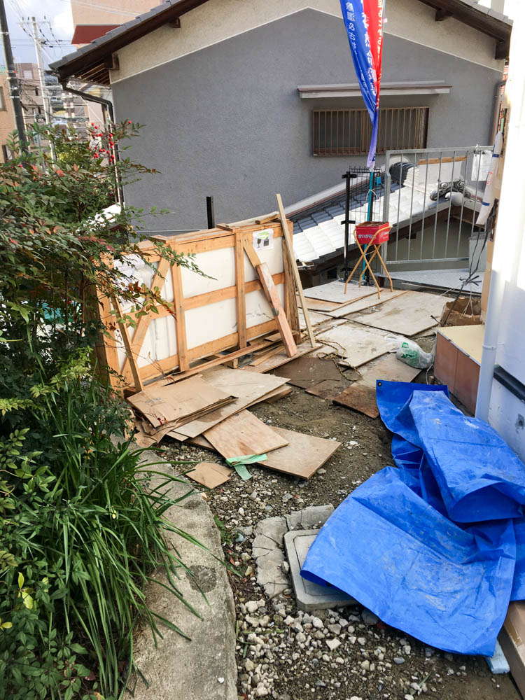 既存の木々を残しながら使いやすい庭へとリフォーム