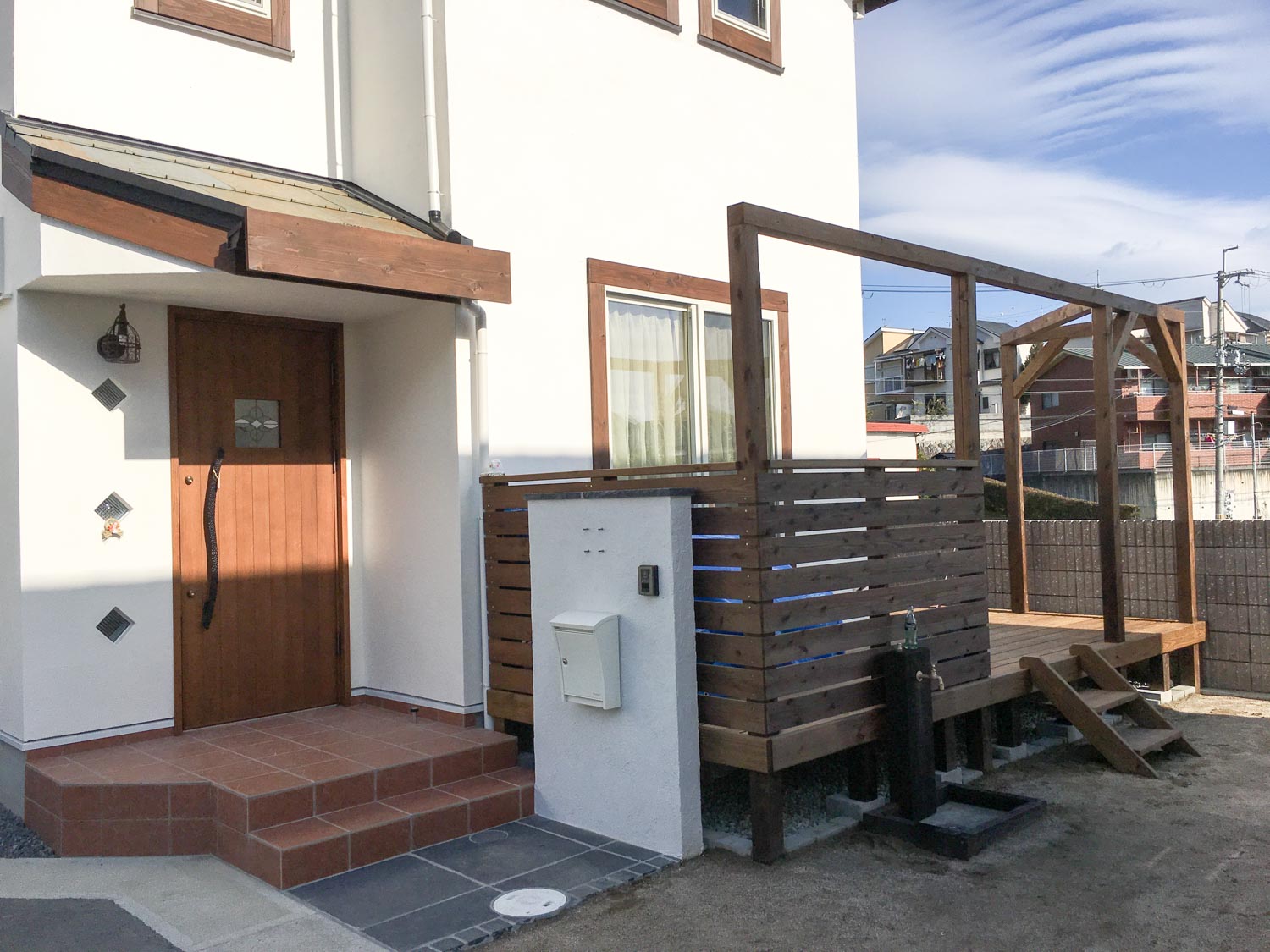 ウッドデッキとハンモック