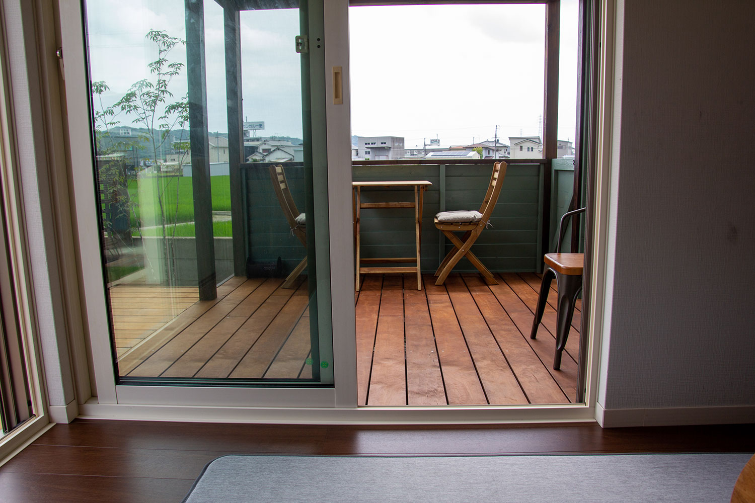 家族が楽しく暮らせる工夫がつまった庭とテラスハウス