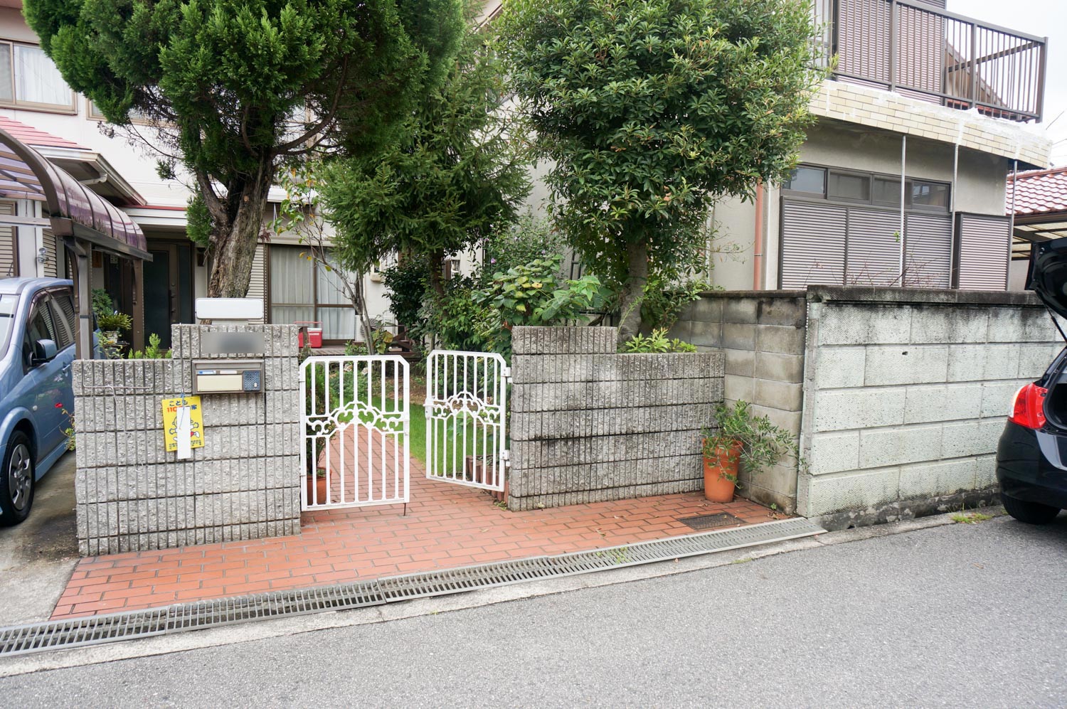 家族の思い出の木を移植したリフォーム