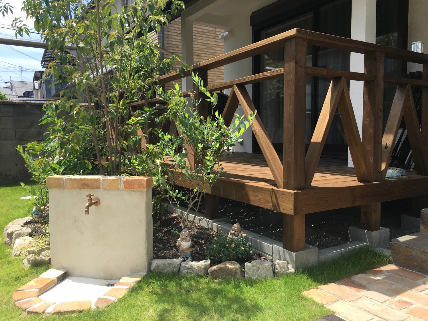 家族の思い出の木を移植したリフォーム