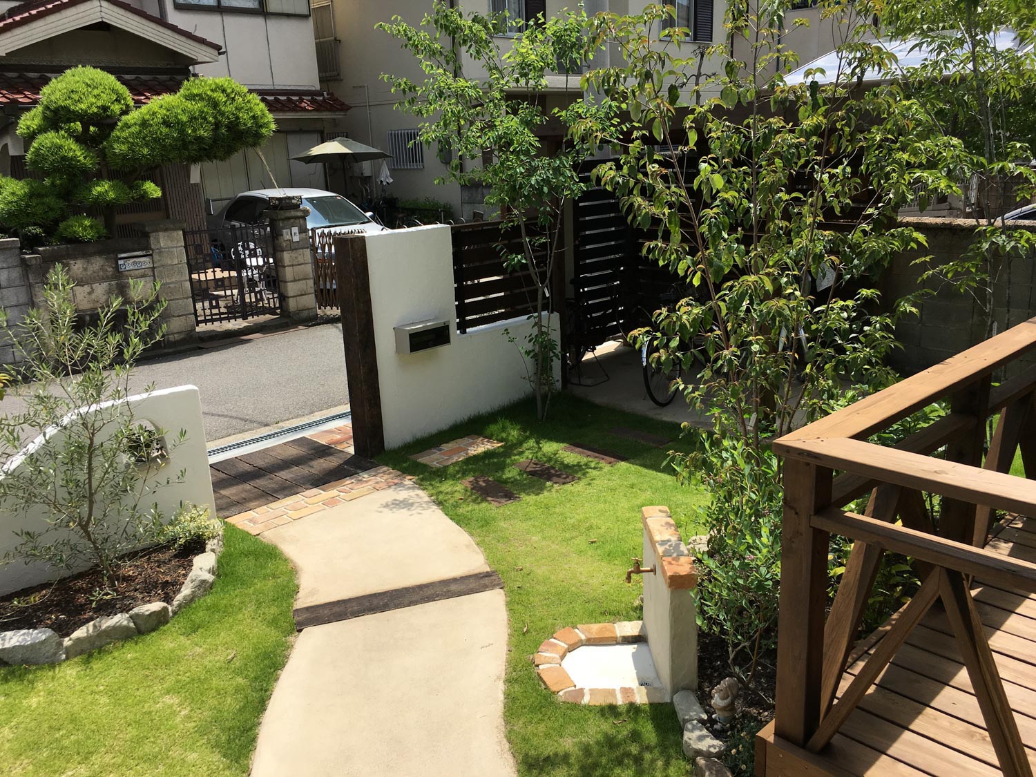 家族の思い出の木を移植したリフォーム