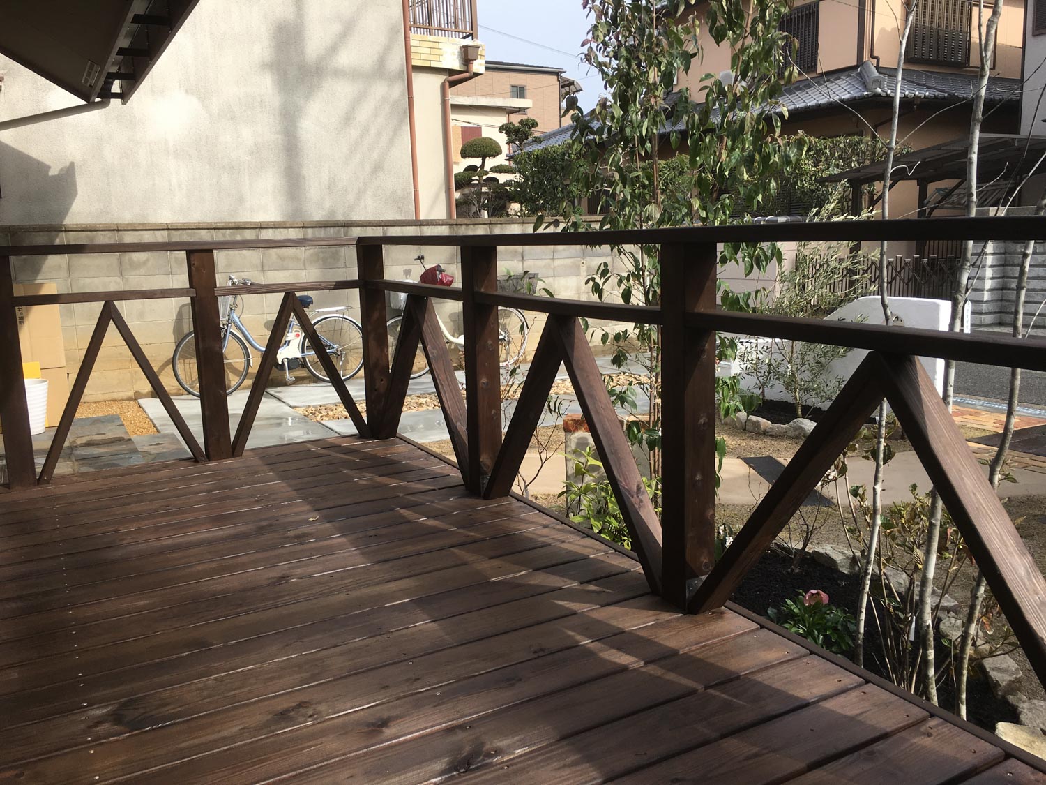 家族の思い出の木を移植したリフォーム