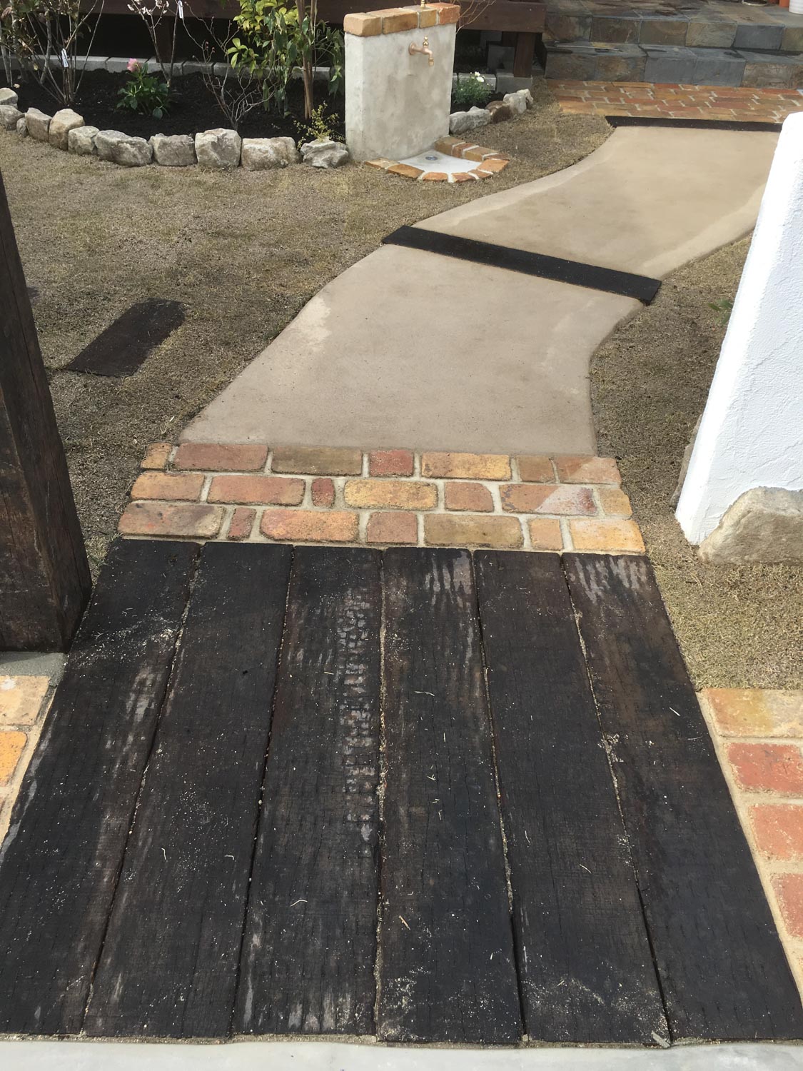 家族の思い出の木を移植したリフォーム