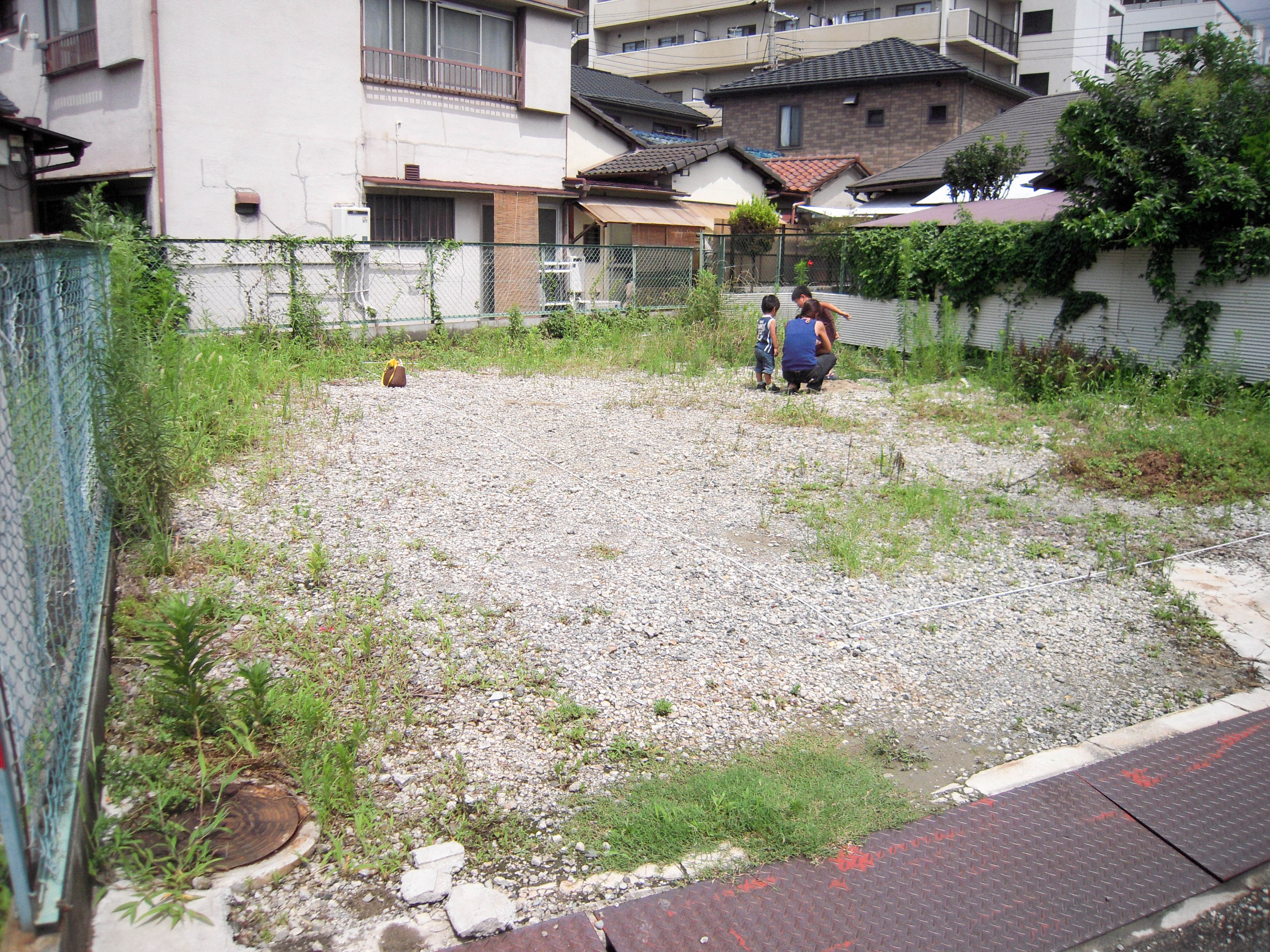 ２階建ての庭の施工前