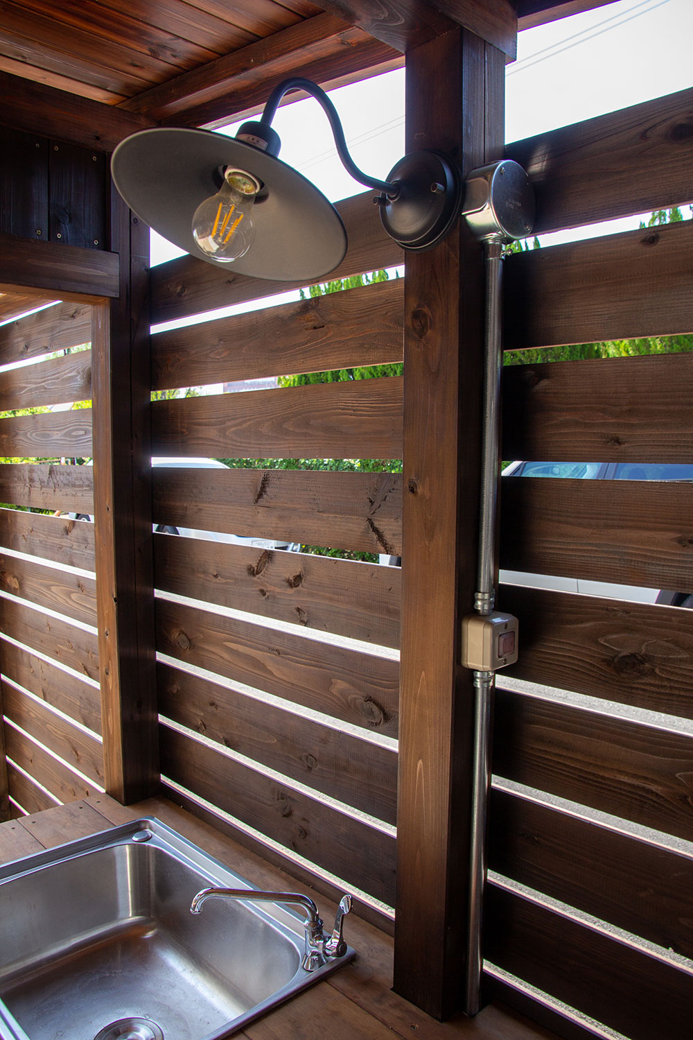 シンクつき木製自転車置き場