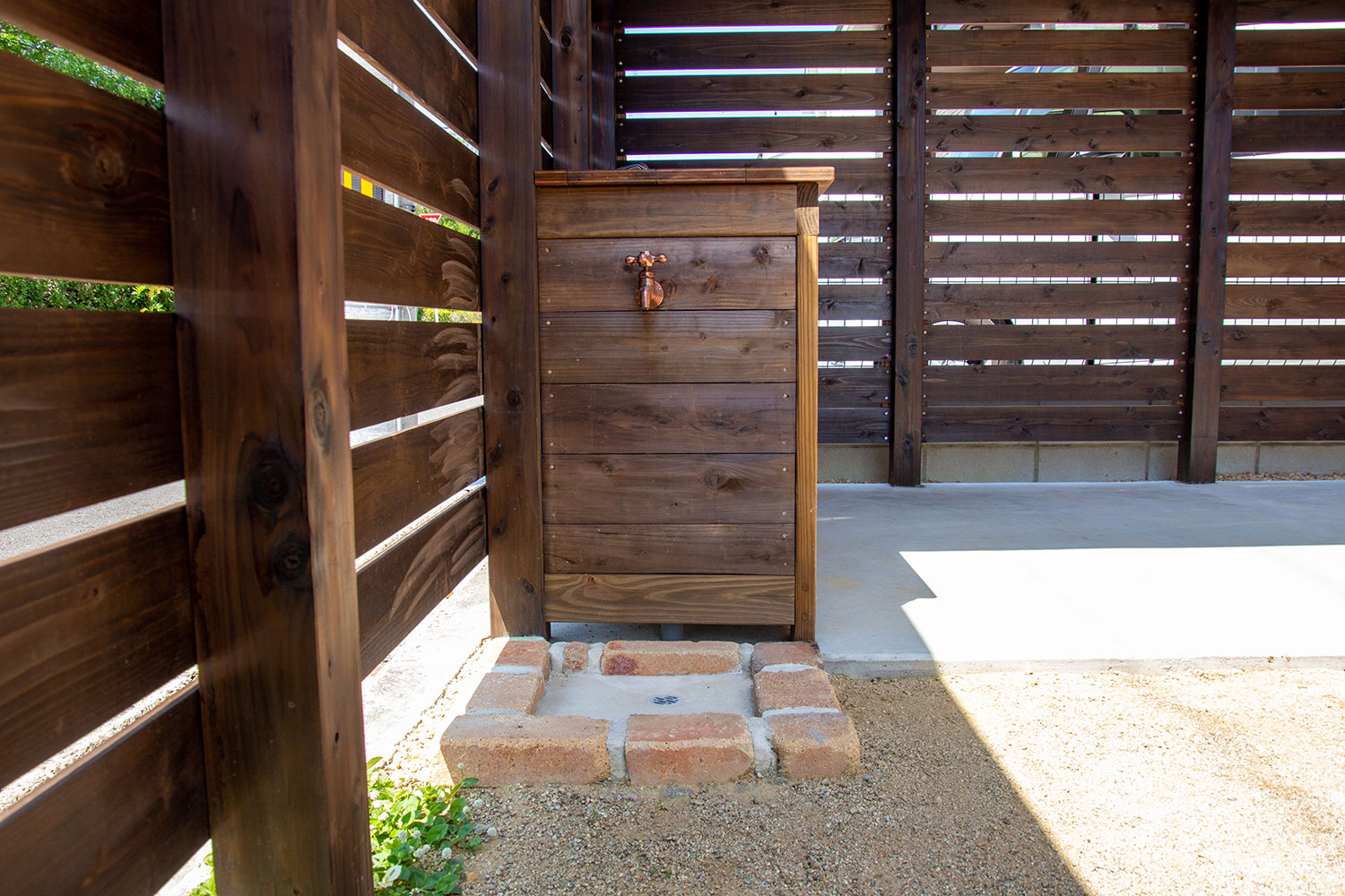 シンクつき木製自転車置き場