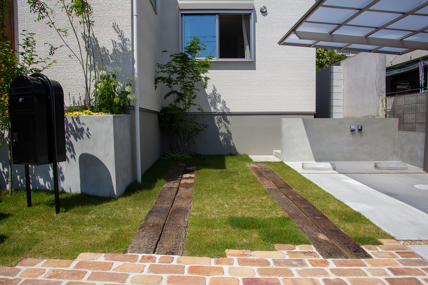 シンクつき木製自転車置き場